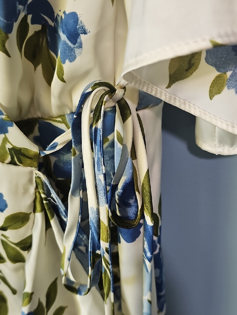 Premier Amour | NWT Blue & White Floral Maxi Dress Size 8 - Picture 6 of 7